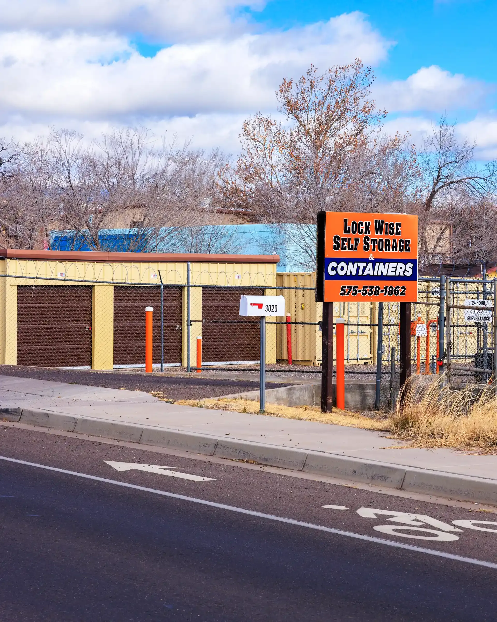 Lock Wise Self Storage Containers 